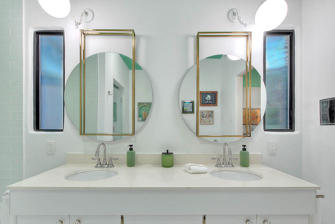 Villa Valmonte Royale: Luxury Glam in Movie Colony image 46