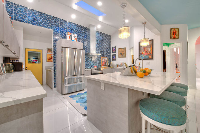 Villa Valmonte Royale: Luxury Glam in Movie Colony image 40