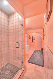 Villa Valmonte Royale: Luxury Glam in Movie Colony image 37