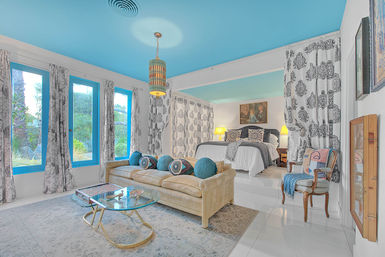 Villa Valmonte Royale: Luxury Glam in Movie Colony image 65