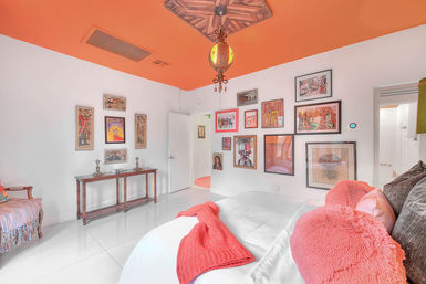 Villa Valmonte Royale: Luxury Glam in Movie Colony image 56