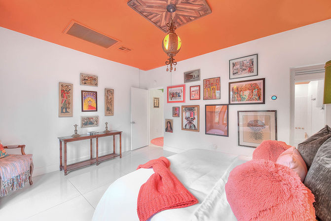 Villa Valmonte Royale: Luxury Glam in Movie Colony image 56