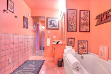 Villa Valmonte Royale: Luxury Glam in Movie Colony image 38