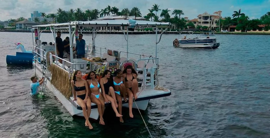 Yacht Vibes Only: Private Palm Beach Tiki Charter with Captain, BYOB & Sandbar Cruise image 7