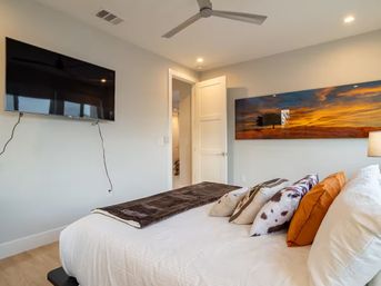 Charlene: East Austin Stunner with Pool, Rooftop Deck & Downtown Views image 19