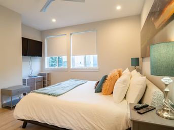 Charlene: East Austin Stunner with Pool, Rooftop Deck & Downtown Views image 17