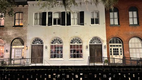Haunted Pub Tour: All You Can Drink, VIP Entry & Private Speakeasy image 4