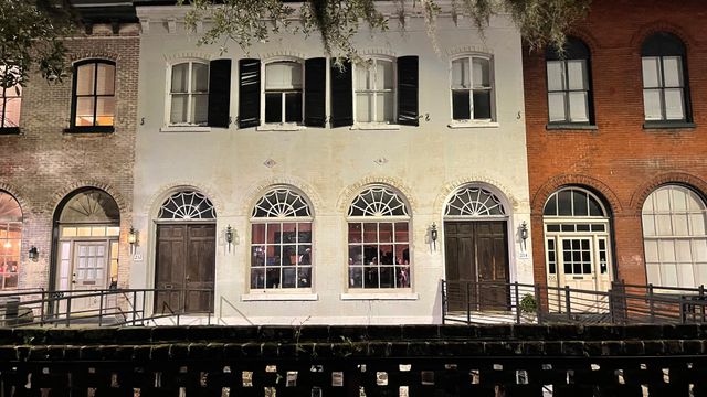 Haunted Pub Tour: All You Can Drink, VIP Entry & Private Speakeasy image 4