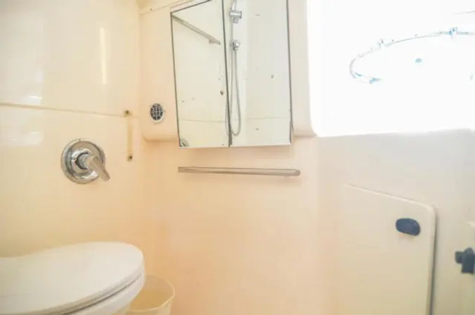 Private Yacht Experience for 8 People on 40ft Sugar Yacht: Luxury Cruise with Crew & Drinks image 8