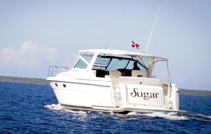 Private Yacht Experience for 8 People on 40ft Sugar Yacht: Luxury Cruise with Crew & Drinks image 2
