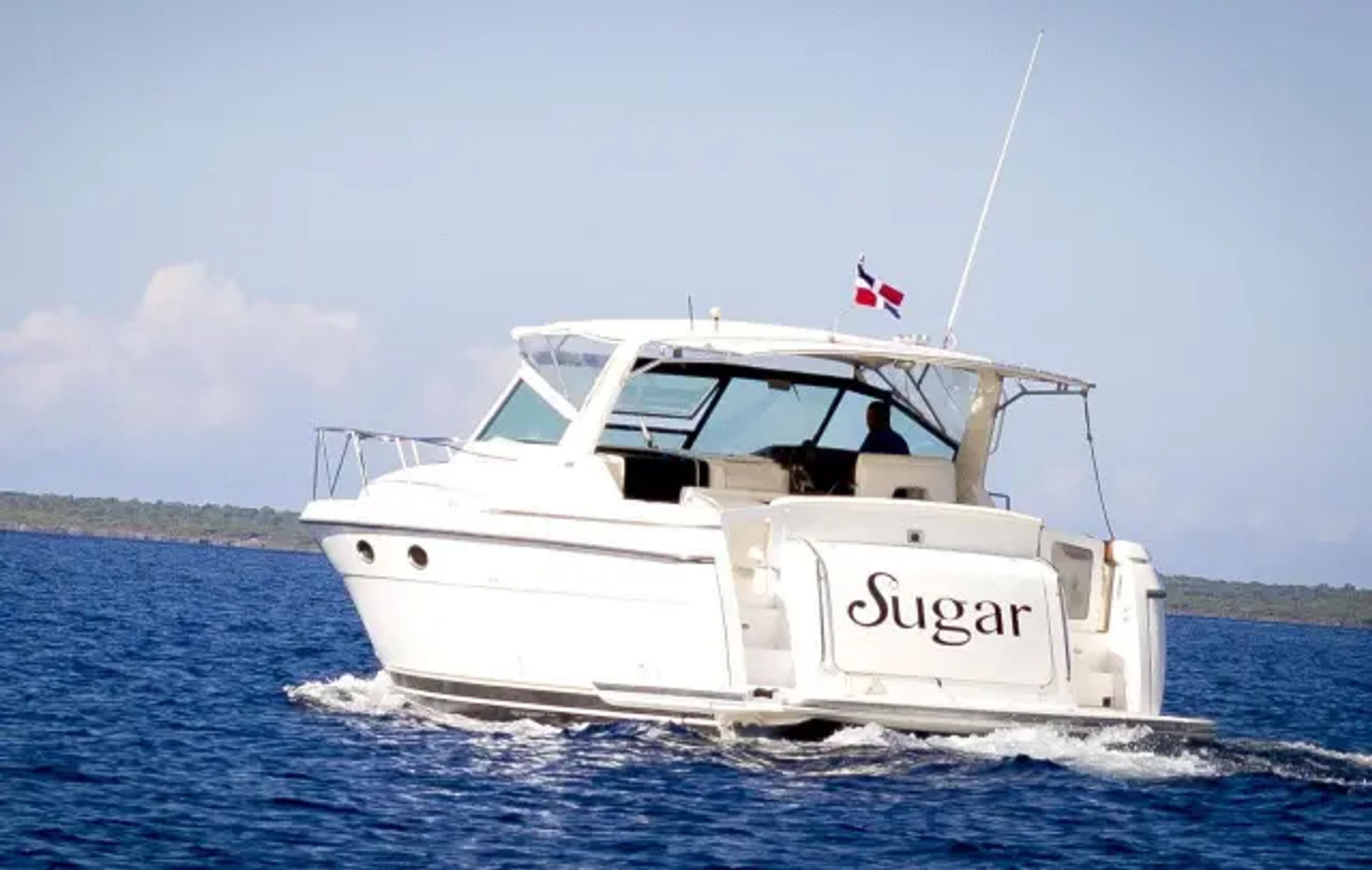 Private Yacht Experience for 8 People on 40ft Sugar Yacht: Luxury Cruise with Crew & Drinks image 2