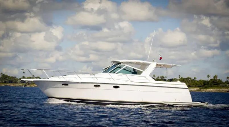 Private Yacht Experience for 8 People on 40ft Sugar Yacht: Luxury Cruise with Crew & Drinks image 1