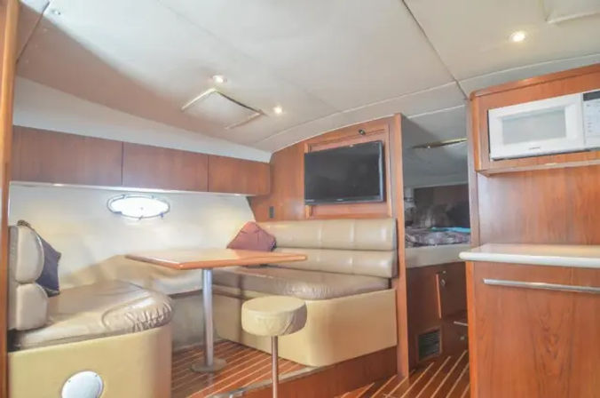 Private Yacht Experience for 8 People on 40ft Sugar Yacht: Luxury Cruise with Crew & Drinks image 6