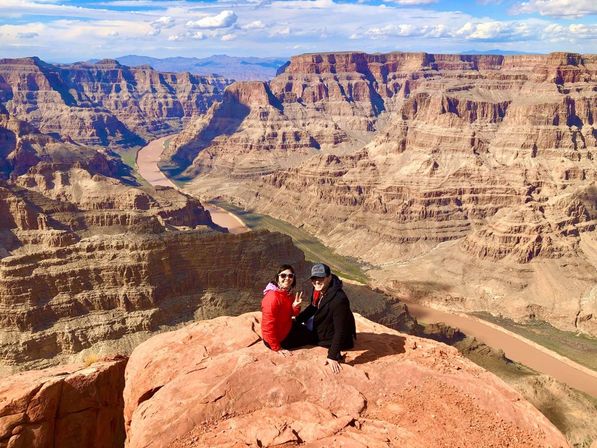 VIP Comedian Tour Guide at Grand Canyon and Hoover Dam Tours image 2