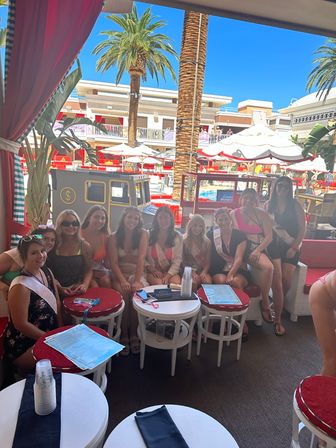 Chéri Encore Package: Brunch, Limo & Pool Party image 30