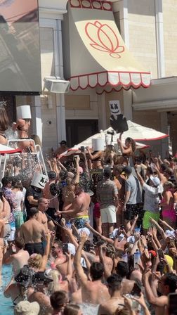 Chéri Encore Package: Brunch, Limo & Pool Party image 22