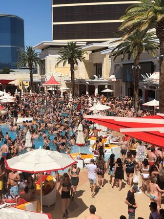 Chéri Encore Package: Brunch, Limo & Pool Party image 29