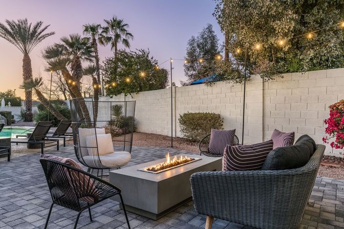 La Quinta Del Sol: Poolside Chill & Prime Scottsdale Location image 2