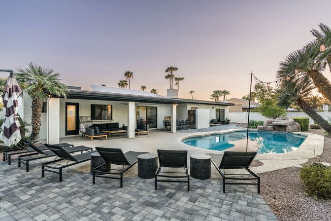 La Quinta Del Sol: Poolside Chill & Prime Scottsdale Location image 5