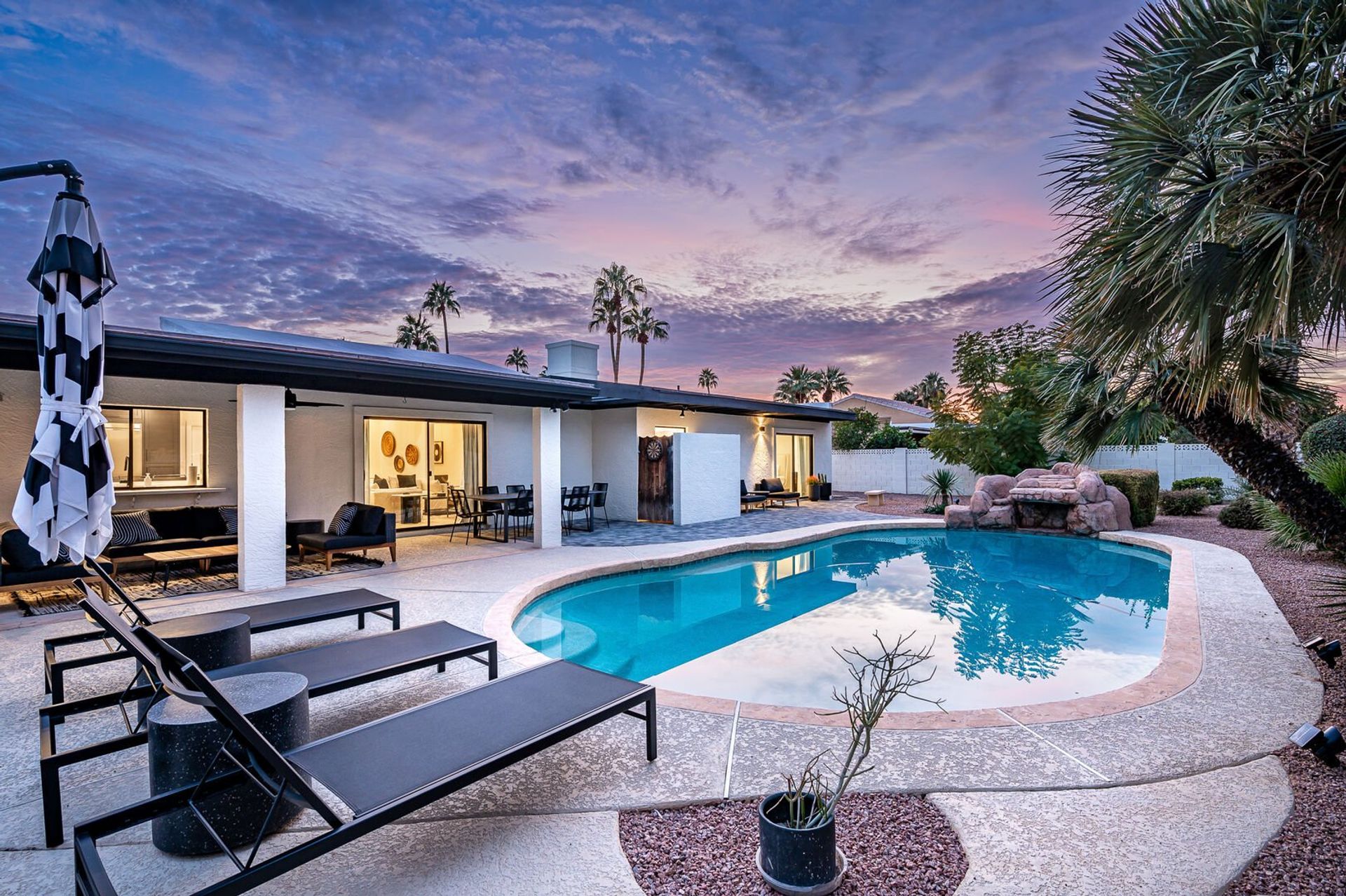 La Quinta Del Sol: Poolside Chill & Prime Scottsdale Location image 1