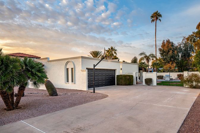 La Quinta Del Sol: Poolside Chill & Prime Scottsdale Location image 17