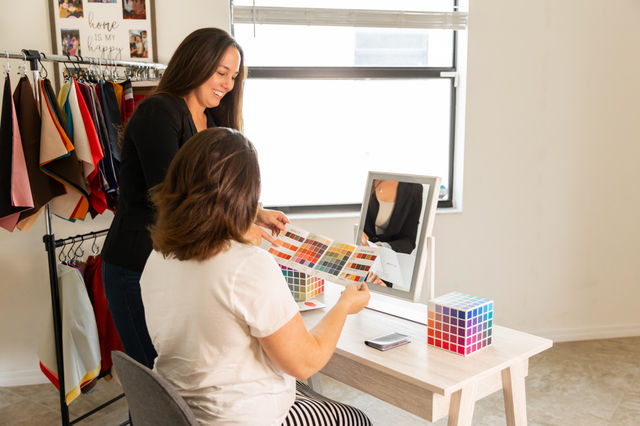 Mobile Color Analysis Party: Discover Your Best Colors with an Expert image 4