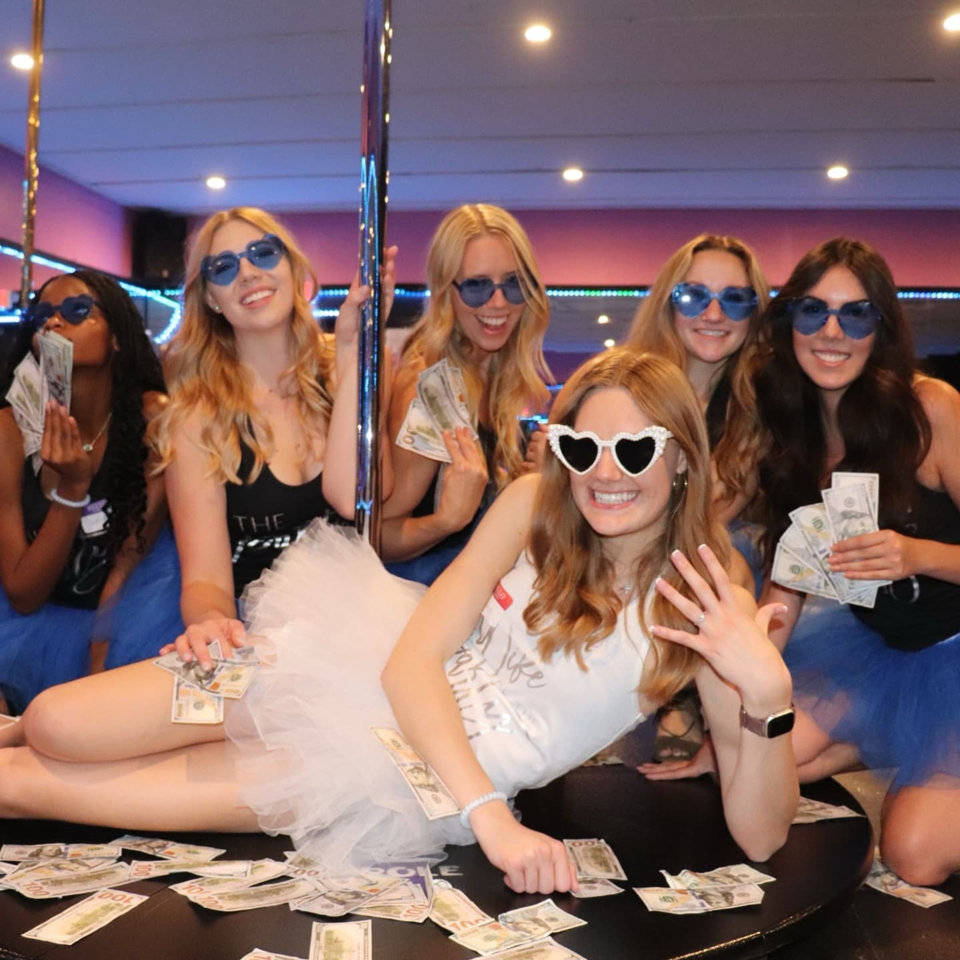 90-Minute Bachelorette Pole Party at Teazers image 1