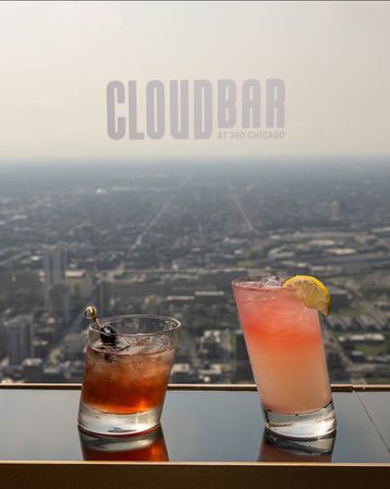 360Chicago Observation Deck Viewing with Access to In-House Bar image 3