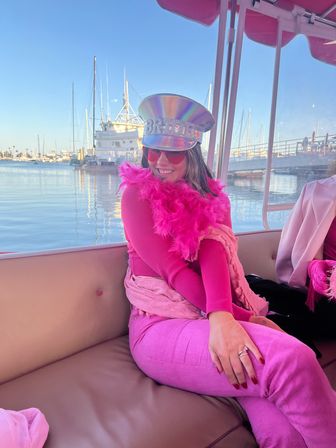 Ultimate Pink Paradise: Airbnb + Mustang Rental, Kiwi Spa, VR Party, Cafe & Boat Cruise image 19