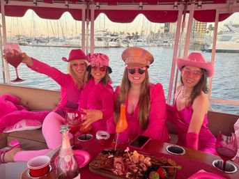 Ultimate Pink Paradise: Airbnb + Mustang Rental, Kiwi Spa, VR Party, Cafe & Boat Cruise image 1