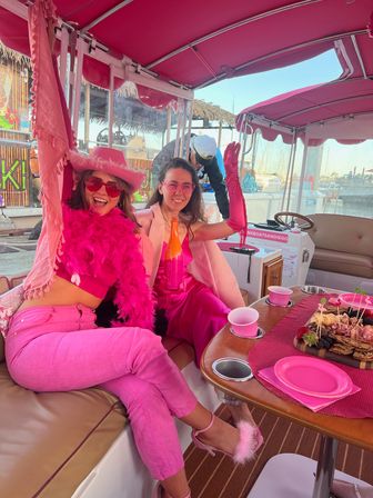 Ultimate Pink Paradise: Airbnb + Mustang Rental, Kiwi Spa, VR Party, Cafe & Boat Cruise image 18