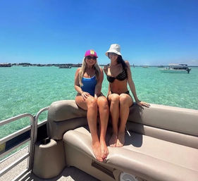 4-Hour Private Pontoon Rental: Departing from Gilligan's Watersports image 1