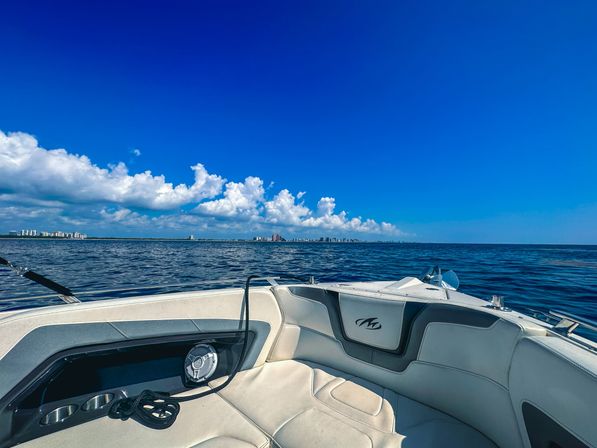 Luxury Yacht Charters for Up to 30 Guests with Complimentary Catered Snacks image 12