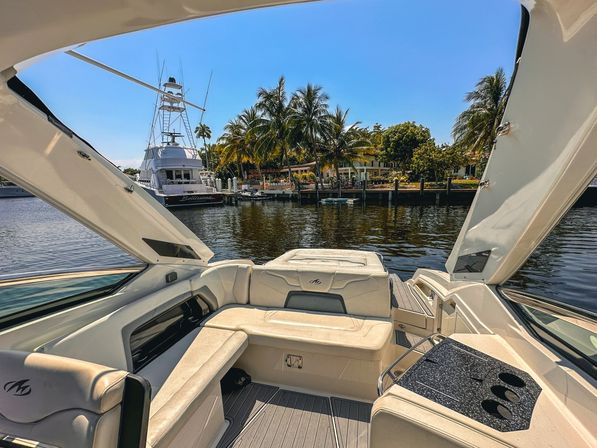 Luxury Yacht Charters for Up to 30 Guests with Complimentary Catered Snacks image 11