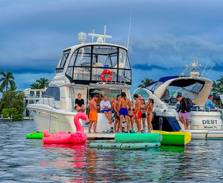 Luxury Yacht Charters for Up to 30 Guests with Complimentary Catered Snacks image 2