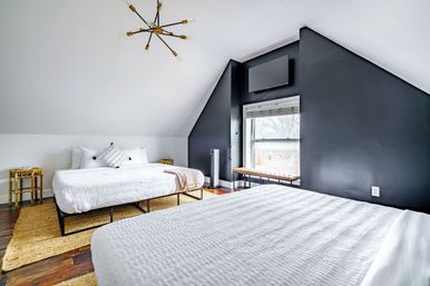 Jungalow: Bold, Plant-Filled Stay with Backyard in Heart of Columbus image 37