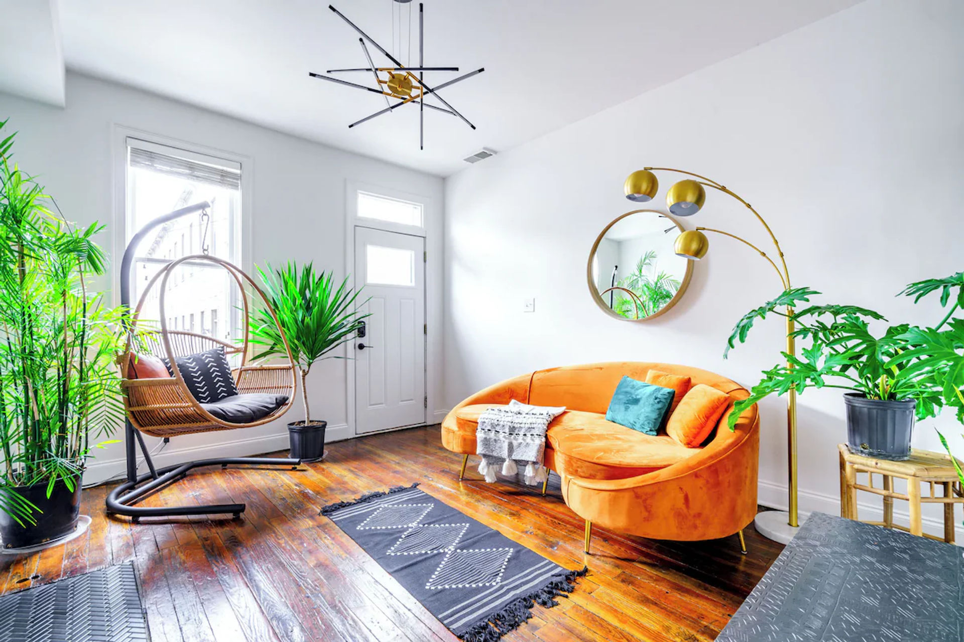 Jungalow: Bold, Plant-Filled Stay with Backyard in Heart of Columbus image 2
