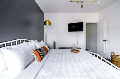 Jungalow: Bold, Plant-Filled Stay with Backyard in Heart of Columbus image 36