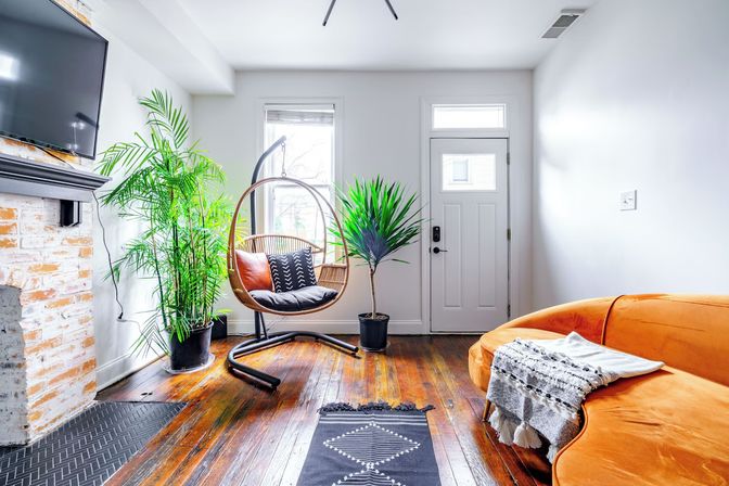Jungalow: Bold, Plant-Filled Stay with Backyard in Heart of Columbus image 15