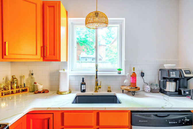 Jungalow: Bold, Plant-Filled Stay with Backyard in Heart of Columbus image 18