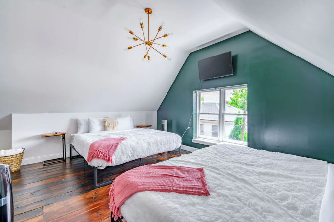 Jungalow: Bold, Plant-Filled Stay with Backyard in Heart of Columbus image 57