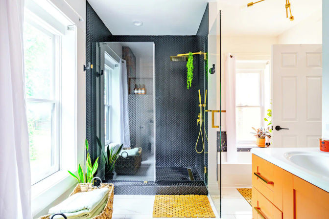 Jungalow: Bold, Plant-Filled Stay with Backyard in Heart of Columbus image 5