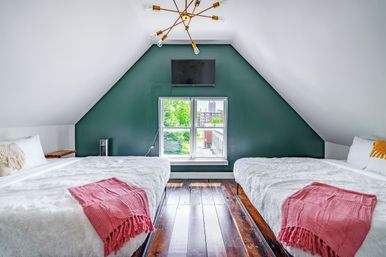 Jungalow: Bold, Plant-Filled Stay with Backyard in Heart of Columbus image 41