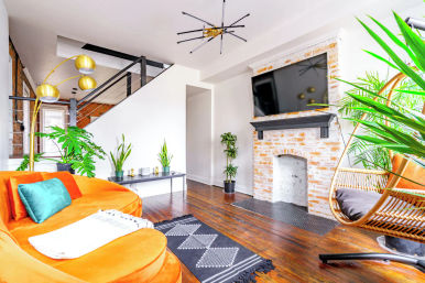Jungalow: Bold, Plant-Filled Stay with Backyard in Heart of Columbus image 3