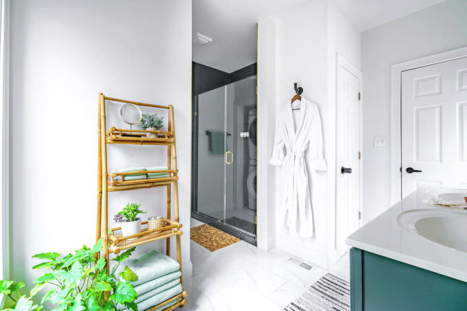 Jungalow: Bold, Plant-Filled Stay with Backyard in Heart of Columbus image 21