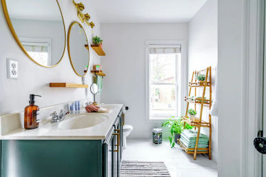 Jungalow: Bold, Plant-Filled Stay with Backyard in Heart of Columbus image 22