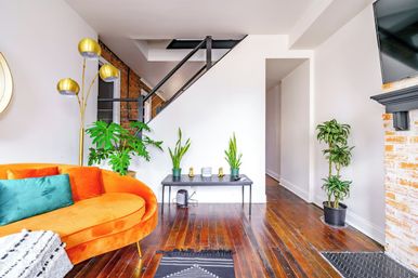 Jungalow: Bold, Plant-Filled Stay with Backyard in Heart of Columbus image 32