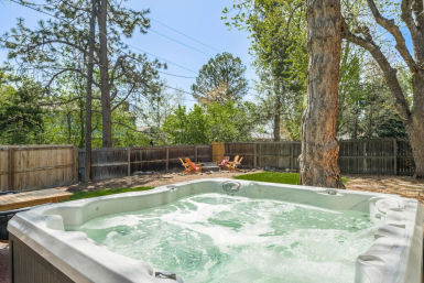 La Maison Bleue: Chic Rental with Pool, Sauna, Hot Tub & Karaoke Room image 32