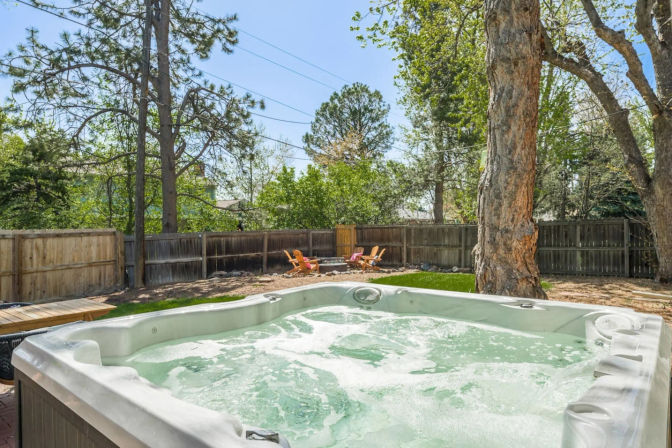La Maison Bleue: Chic Rental with Pool, Sauna, Hot Tub & Karaoke Room image 32