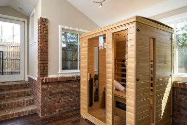 La Maison Bleue: Chic Rental with Pool, Sauna, Hot Tub & Karaoke Room image 19